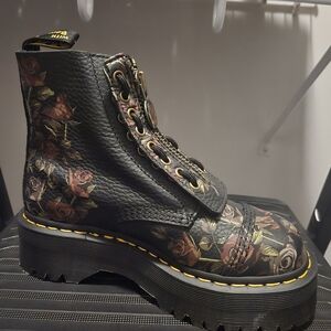 Dr. Martens Floral Platform Leather Boot - Black with Rose Print. NEW NEVER WORN